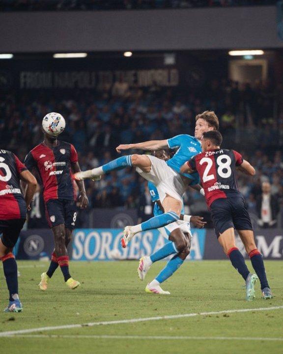 Napoli gritoacute campeoacuten de la Serie A por cuarta vez en su historia tras superar a Cagliari
