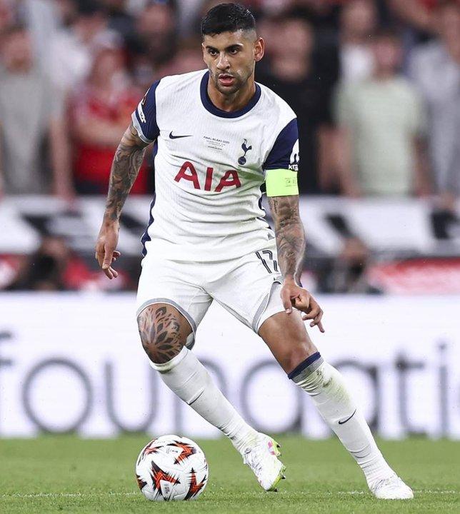 El emotivo homenaje del Tottenham a Cuti tras la consagracioacuten en la Europa League