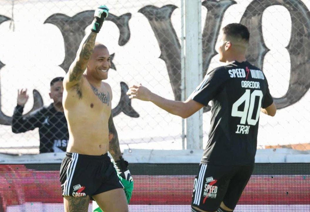 Copa Argentina- Riestra sufrioacute pero avanzoacute por penales ante Armenio 