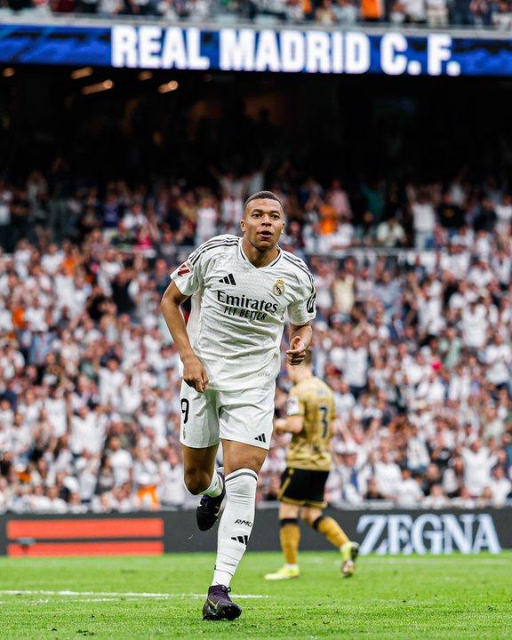 En un partido lleno de despedidas el Real Madrid superoacute a la Real Sociedad en LaLiga