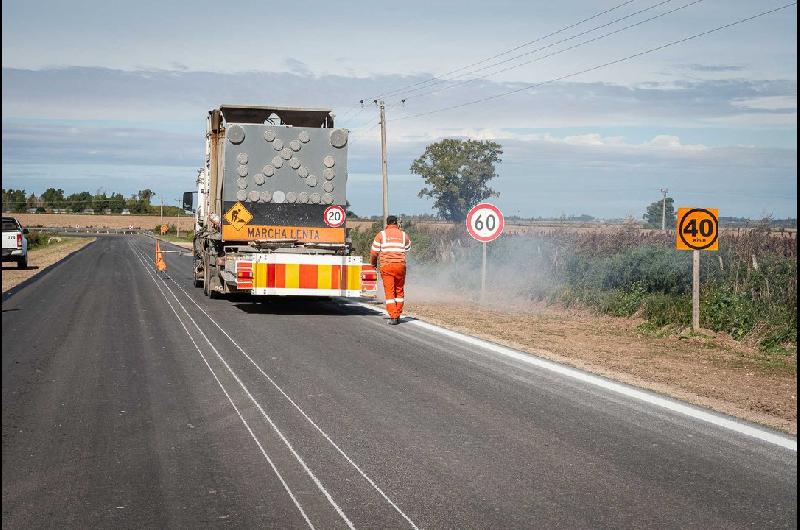 Ultiman detalles para finalizar la obra de pavimentacioacuten entre dos ciudades importantes del Litoral
