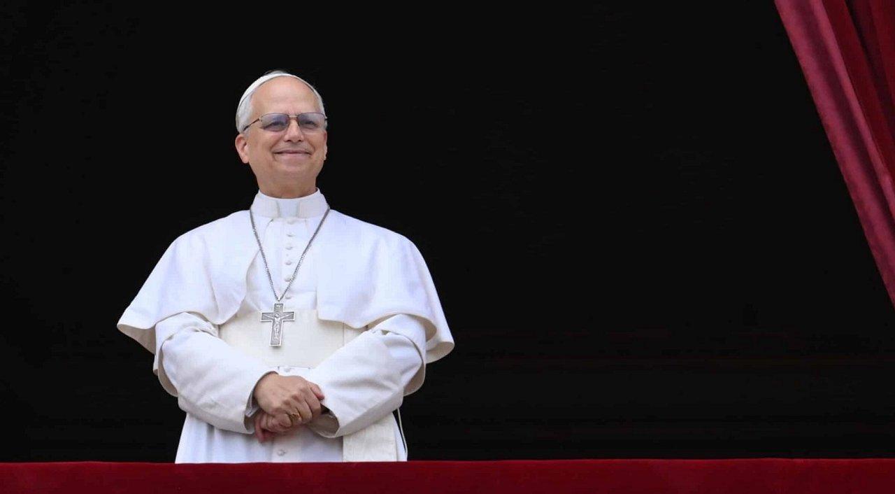 Leoacuten XIV rinde homenaje a Francisco- Nos ensentildeoacute a escuchar el doble grito de la tierra y de los pobres
