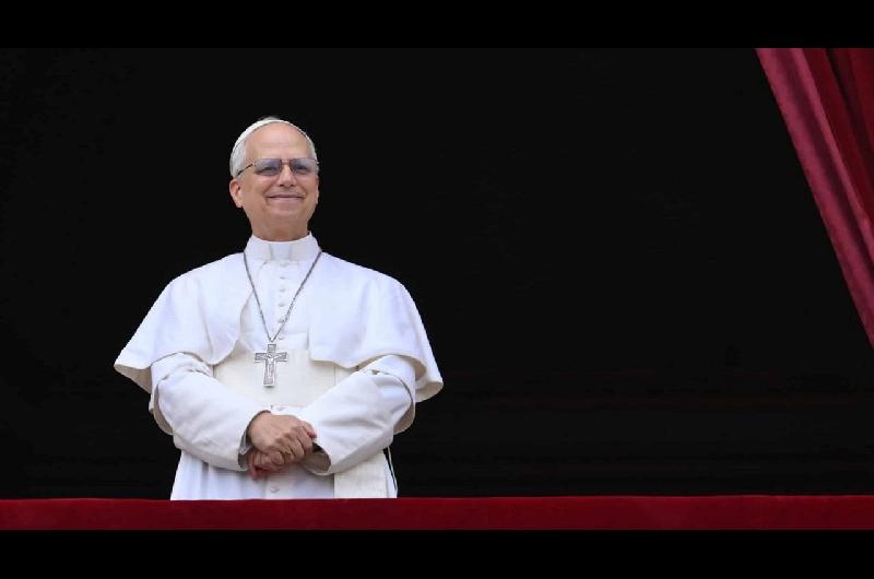 Leoacuten XIV rinde homenaje a Francisco- Nos ensentildeoacute a escuchar el doble grito de la tierra y de los pobres