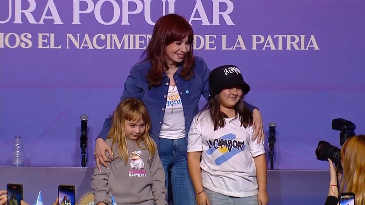Cristina Kirchner para sus compantildeeros y periodistas afines- ldquoCritiquemos otras cosas no hablemos pelotudecesrdquo