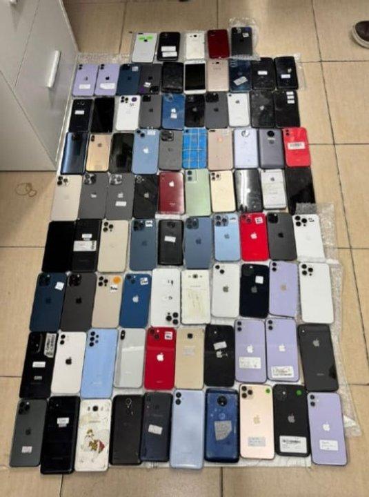 Maacutes de 170 celulares robados fueron incautados en Balvanera Boedo y el Microcentro portentildeo
