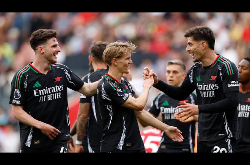Arsenal terminoacute segundo en la Premier League y el United se quedoacute sin Champions