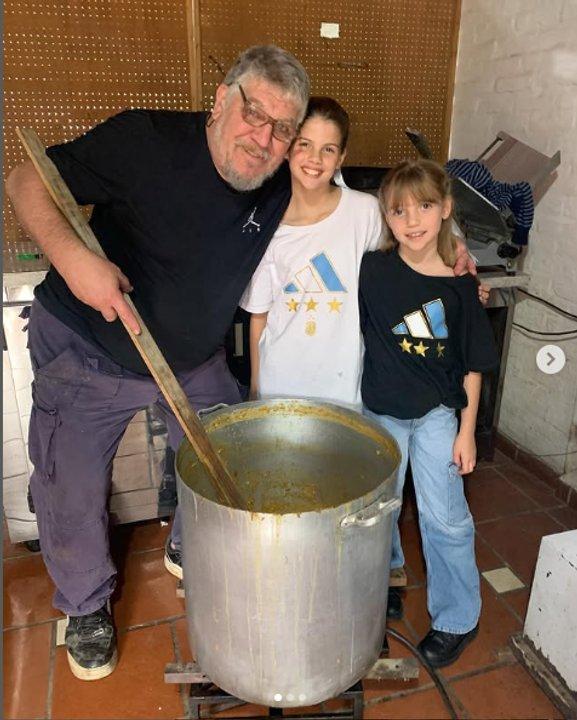  Wanda Nara y sus hijas  sorprendieron a su abuelo Juan Icardi con una visita conmovedora