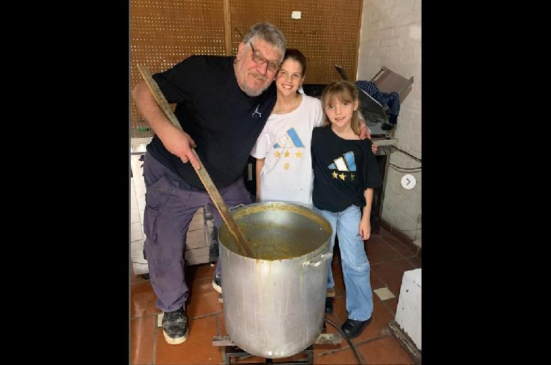  Wanda Nara y sus hijas  sorprendieron a su abuelo Juan Icardi con una visita conmovedora