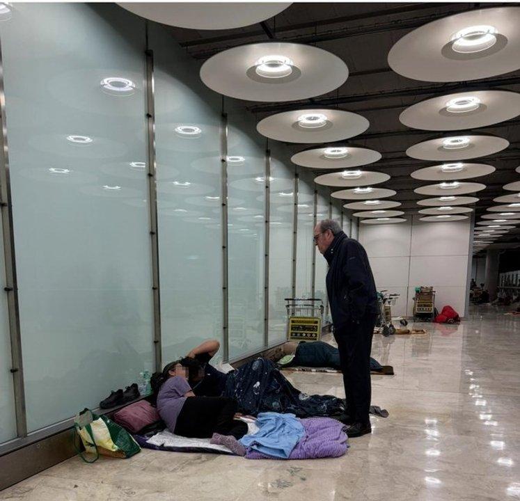 Espantildea- tensa situacioacuten con migrantes sin techo en el aeropuerto de Barajas