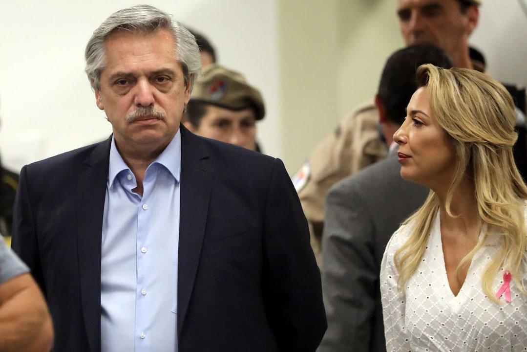 Me incineraste ante un paiacutes- nuevos chats entre Alberto Fernaacutendez y Fabiola Yantildeez