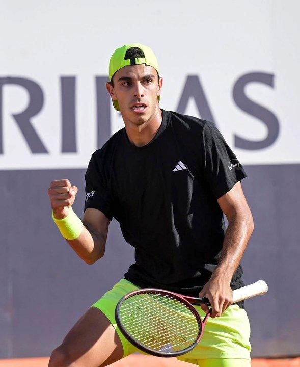 Oscura jornada para los argentinos- Ceruacutendolo Etcheverry Baez y Ugo Carabelli eliminados del Roland Garros