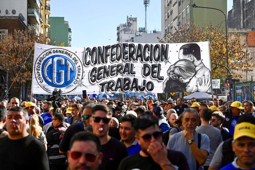 La CGT presentoacute un amparo contra el decreto del Gobierno que limita las huelgas