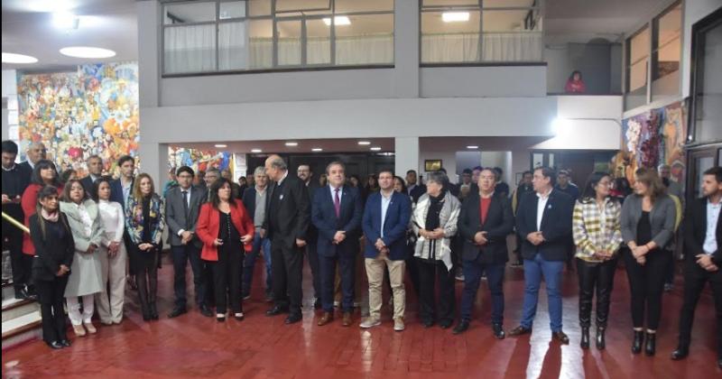 Una placa conmemora los 101 antildeos del primer pago de aguinaldo en la provincia