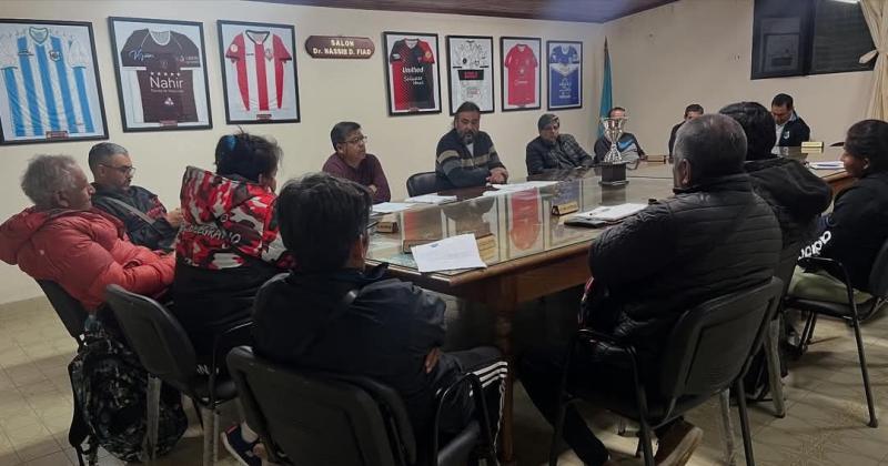 Los clubes de la Liga Jujentildea de Fuacutetbol decidieron no jugar este fin de semana