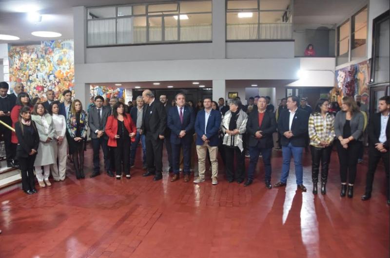 Una placa conmemora los 101 antildeos del primer pago de aguinaldo en la provincia