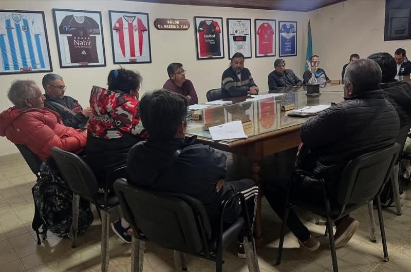 Los clubes de la Liga Jujentildea de Fuacutetbol decidieron no jugar este fin de semana