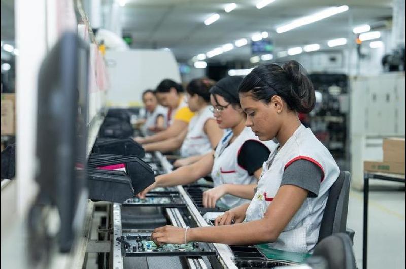 Brasil invertiraacute 53000 millones de doacutelares hasta 2026 en poliacutetica industrial