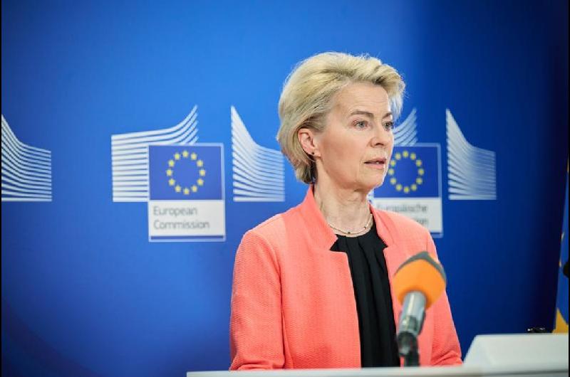 Von der Leyen criticoacute el bombardeo israeliacute contra una escuela en Gaza