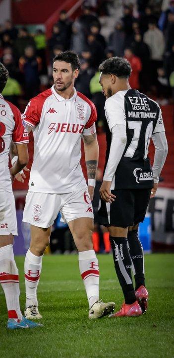Copa Sudamericana- un Huracaacuten alternativo vencioacute al Corinthians de Memphis Depay