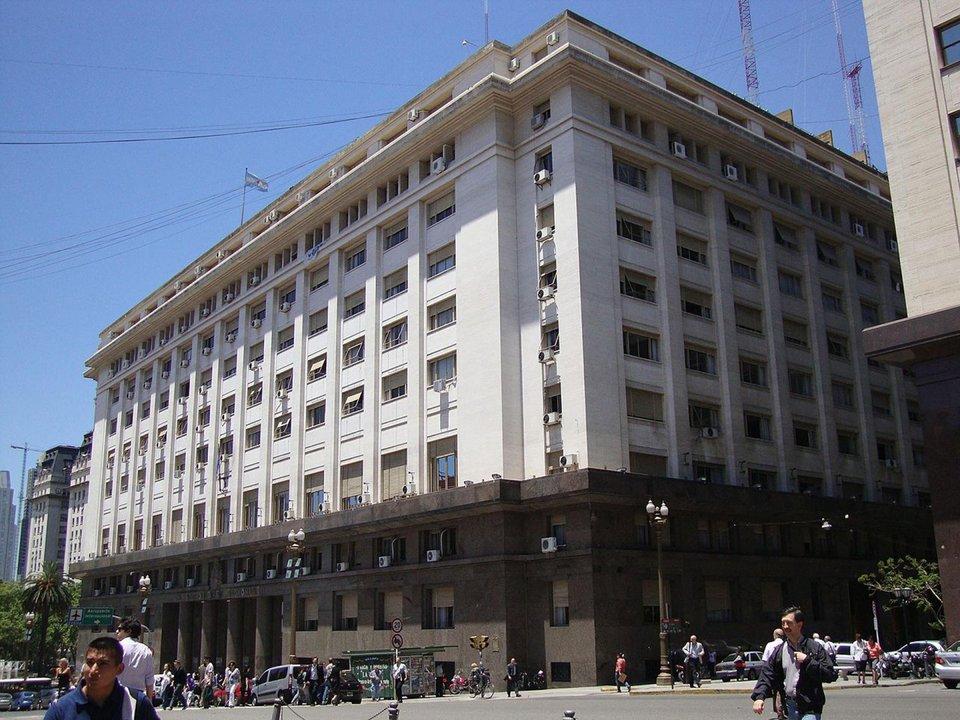 El Gobierno sale a buscar US 1000 millones de inversores externos
