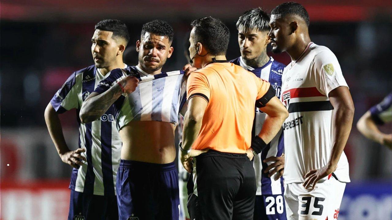 Un jugador de Talleres de Coacuterdoba denuncioacute xenofobia por parte de un rival