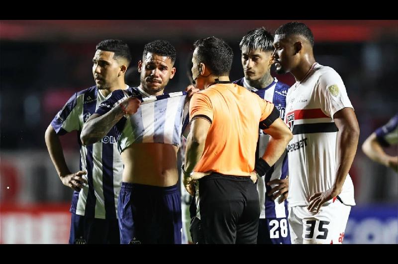 Un jugador de Talleres de Coacuterdoba denuncioacute xenofobia por parte de un rival