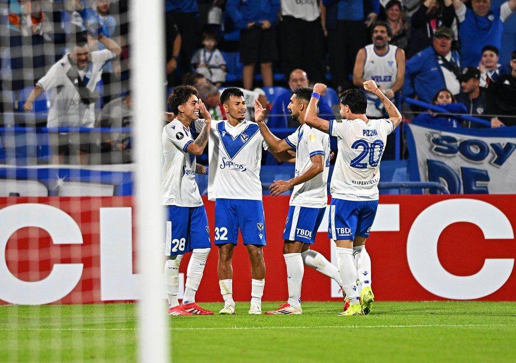 Veacutelez y Pentildearol a todo o nada por la primera posicioacuten del Grupo H en la Copa Libertadores