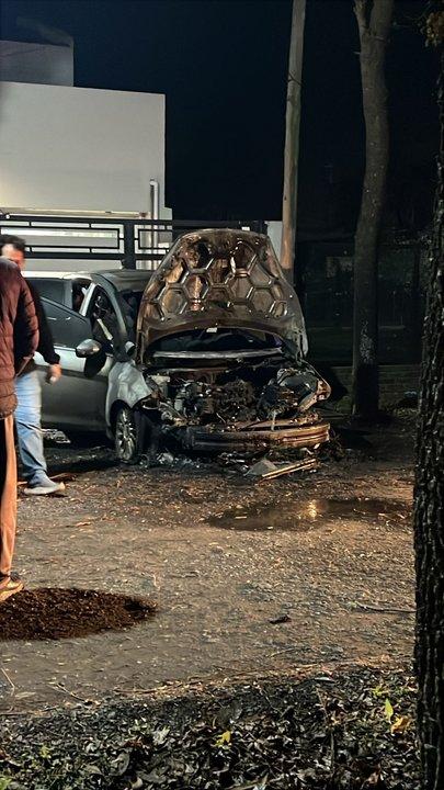 Ataques incendiarios en Ricardone- en tres diacuteas quemaron cinco autos y no hay culpables