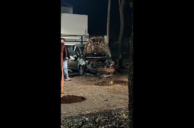 Ataques incendiarios en Ricardone- en tres diacuteas quemaron cinco autos y no hay culpables
