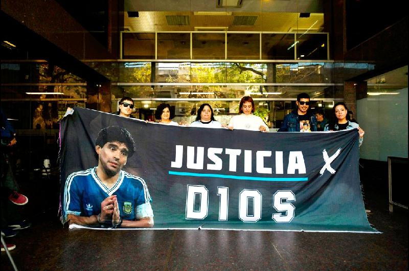 Documental de Maradona- ldquoLa prensa se va a volver locardquo el pedido para guardar las caacutemaras en el ingreso 