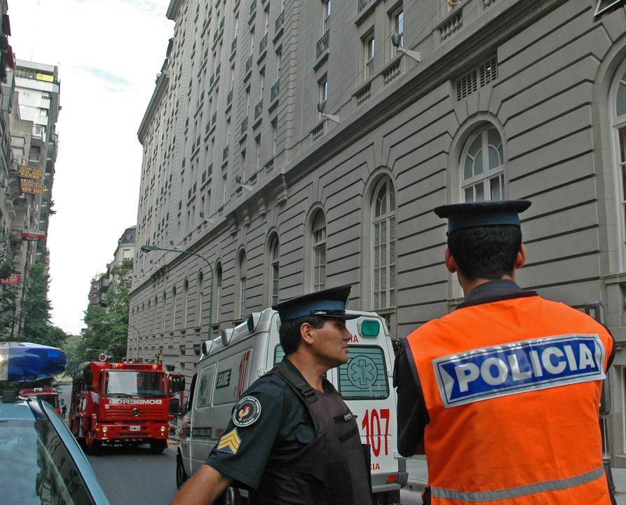 Recoleta- un hombre afirmoacute tener cuatro kilos de explosivos en el Hotel Alvear y hay paacutenico en el centro