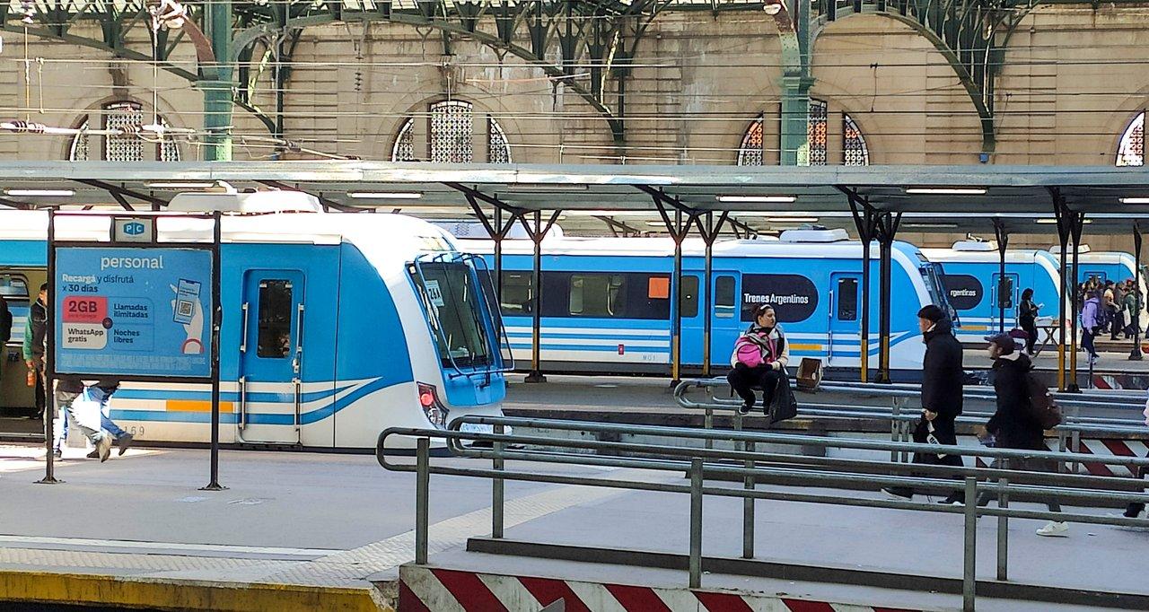 El tren Sarmiento funciona con servicio limitado- las razones