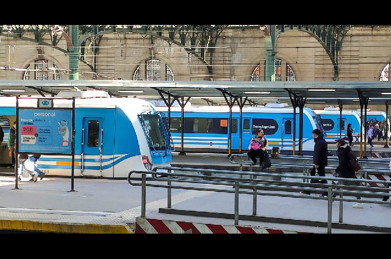 El tren Sarmiento funciona con servicio limitado- las razones
