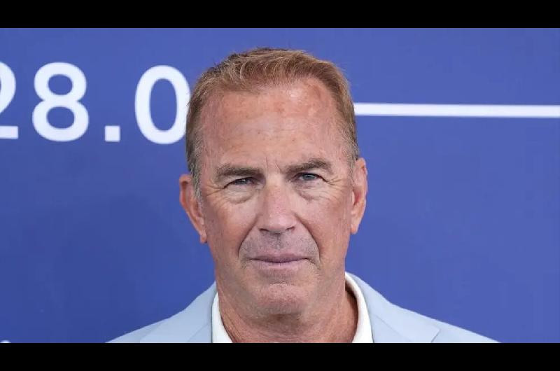 Una actriz doble de riesgo denuncioacute a Kevin Costner tras filmar una escena de violacioacuten no guionada