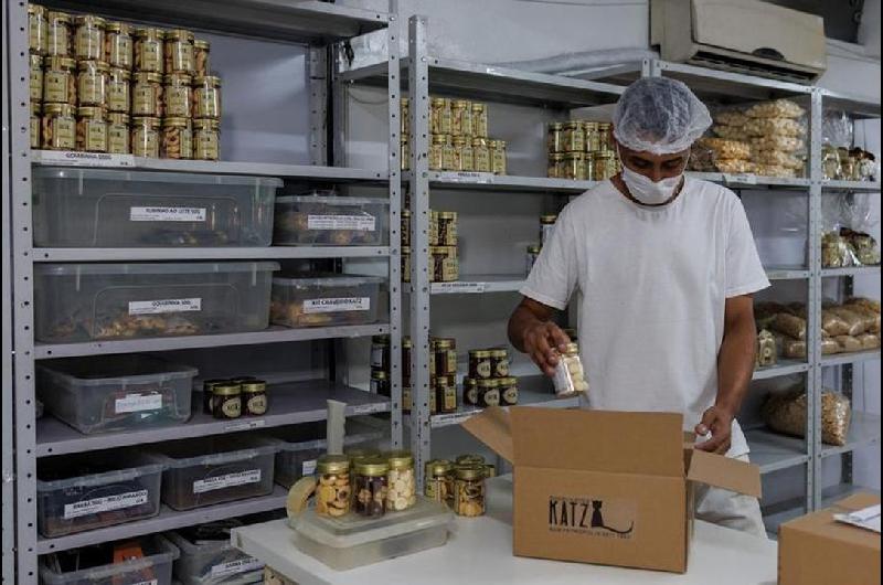 La economiacutea brasilentildea generoacute maacutes de 922000 nuevos empleos formales  