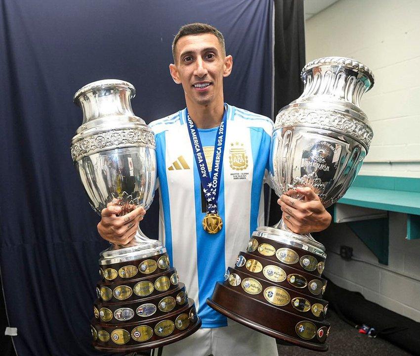Rosario Central le hizo una oferta a Aacutengel Di Mariacutea y la negociacioacuten estaacute avanzada seguacuten Ceacutesar Merlo