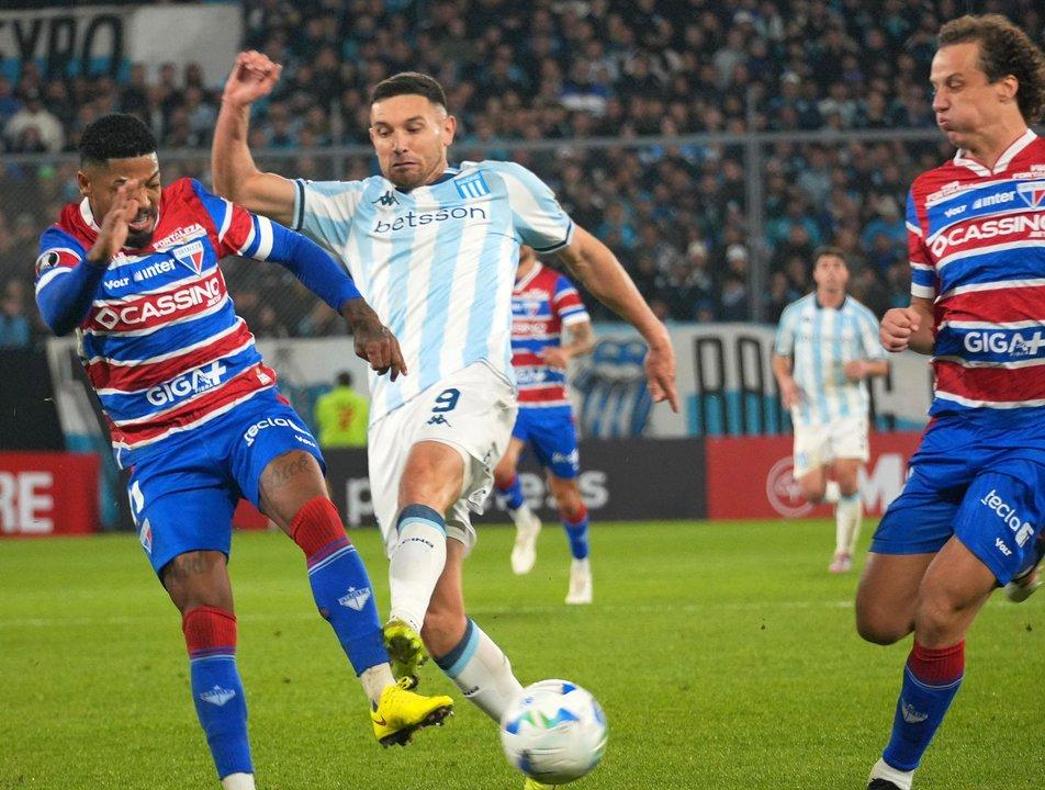 Video- El golazo de ldquoMaravillardquo Martiacutenez para Racing frente a Fortaleza por Copa Libertadores