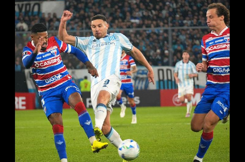Video- El golazo de ldquoMaravillardquo Martiacutenez para Racing frente a Fortaleza por Copa Libertadores
