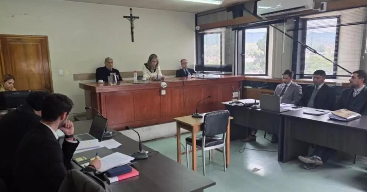 Condenado a ocho antildeos de prisioacuten por abusar de la hija de su expareja 