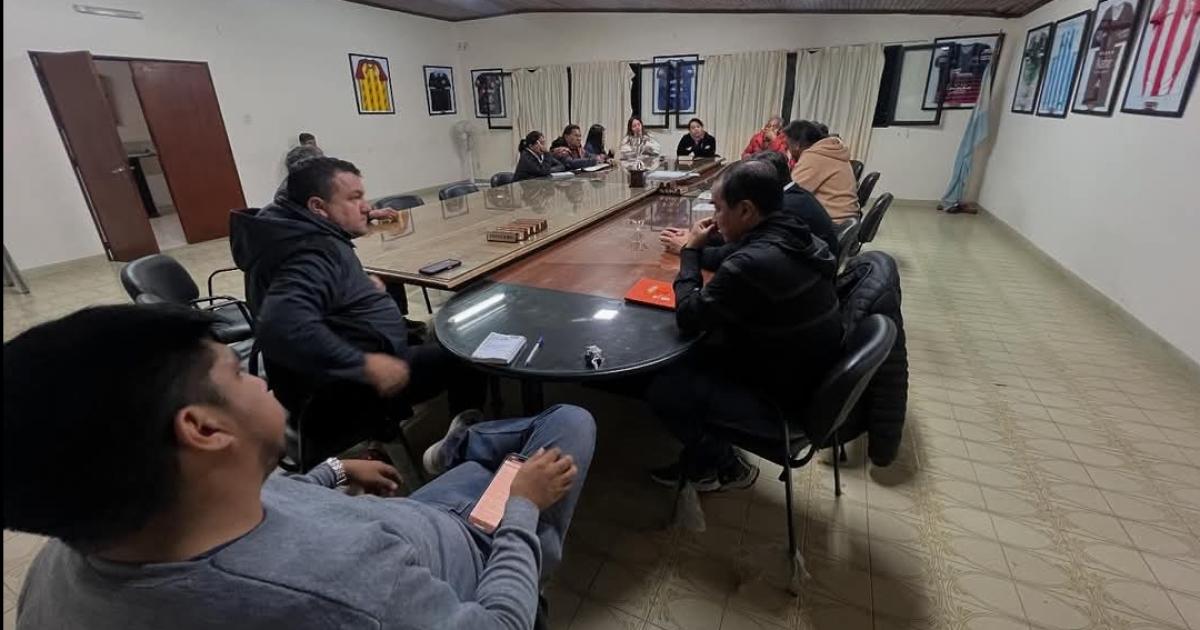 Los clubes exigen la renuncia del presidente de la Liga Jujentildea de Fuacutetbol
