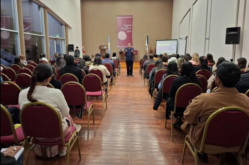 Finalizoacute la formacioacuten en Ley Micaela en el Colegio de Abogados