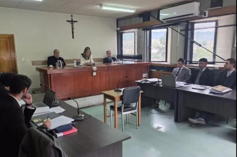 Condenado a ocho antildeos de prisioacuten por abusar de la hija de su expareja 