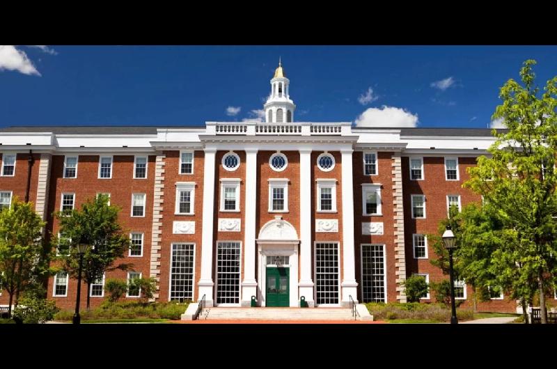 Frenan la medida que prohiacutebe a la Universidad de Harvard matricular estudiantes extranjeros