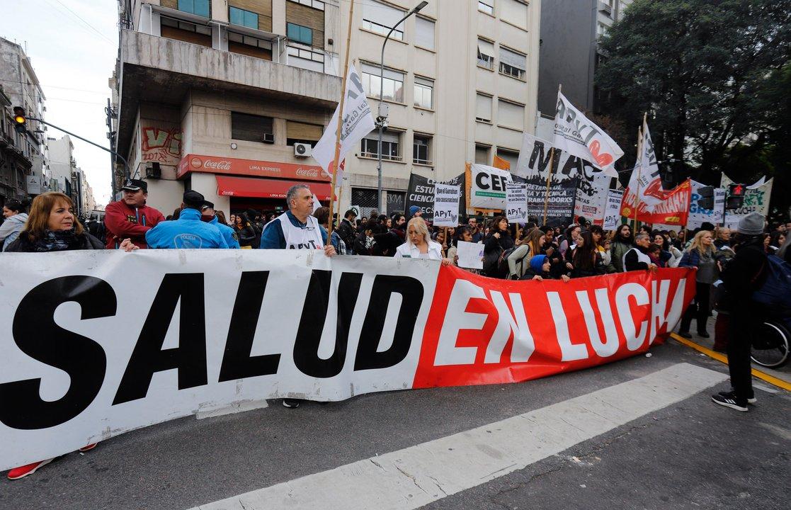 Los trabajadores del Garrahan apuntan contra el Gobierno- Encima de pagarte muy poco tratan de ensuciarte