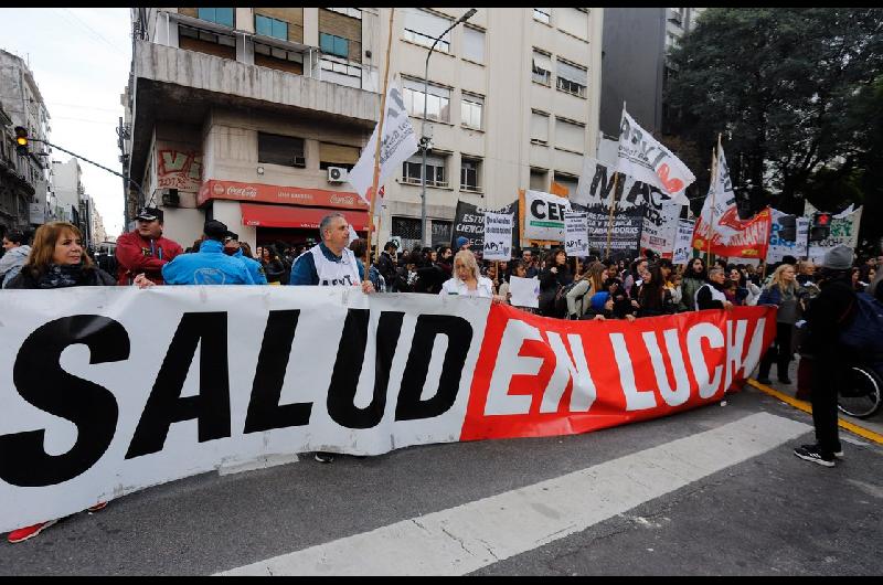 Los trabajadores del Garrahan apuntan contra el Gobierno- Encima de pagarte muy poco tratan de ensuciarte