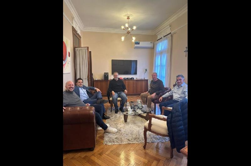 El bullrichismo negocia su lugar en las listas violetas de la Provincia y busca limitar la influencia macrista