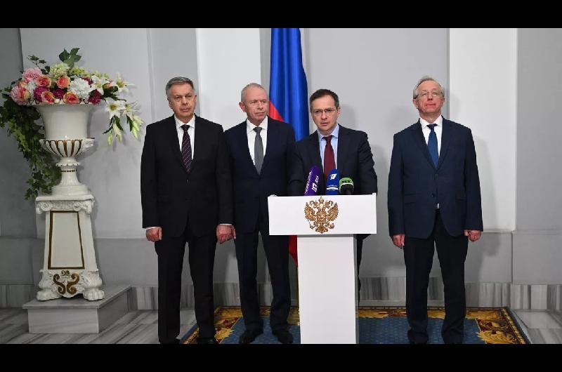 El equipo negociador de Rusia partioacute hacia la ciudad turca de Estambul