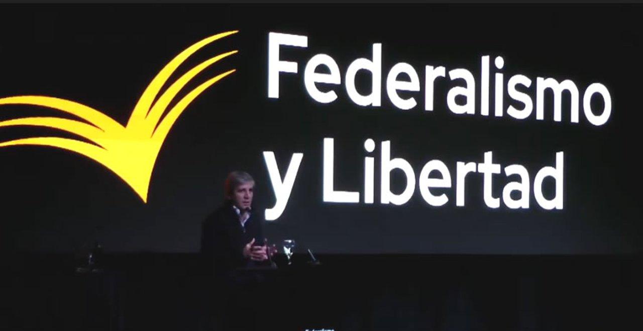 Luis Caputo dijo que hay precios que estaacuten bajando hasta un 50-en-porciento-