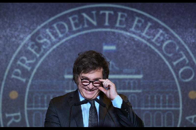 ldquoIgnorante y operador berretardquo- Javier Milei cruzoacute fuerte a Ricardo Dariacuten