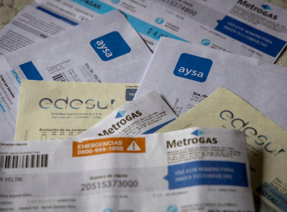 Junio llega con aumentos en luz gas agua colectivos y combustibles
